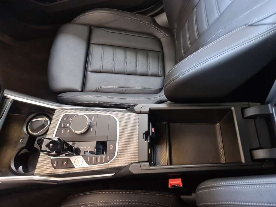 BMW 320d (Bild 23/24)