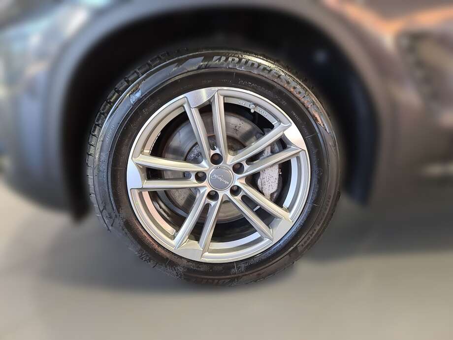 BMW X3 (Bild 9/24)