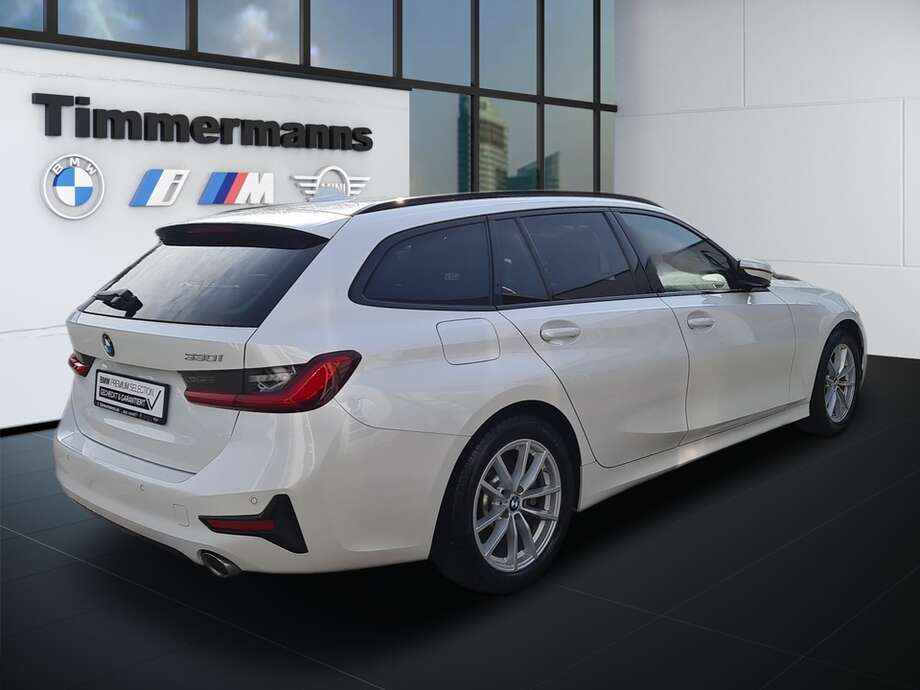 BMW 330i (Bild 5/24)