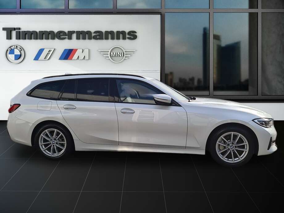 BMW 330i (Bild 6/24)