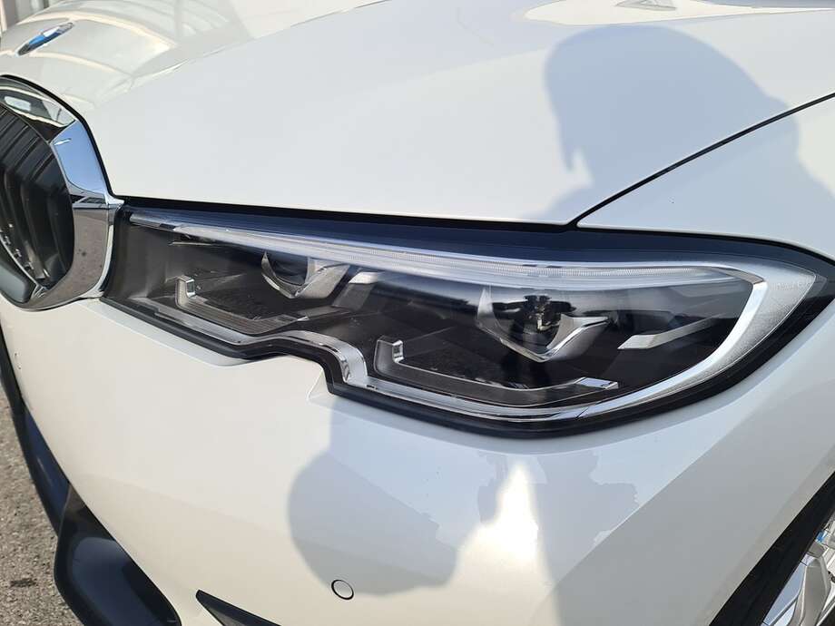 BMW 330i (Bild 8/24)