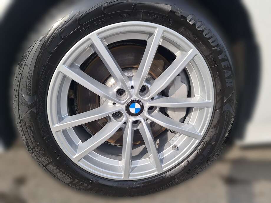 BMW 330i (Bild 9/24)