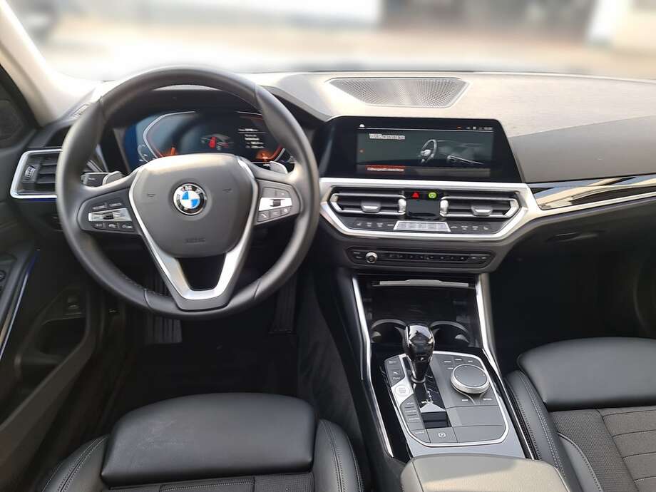 BMW 330i (Bild 11/24)