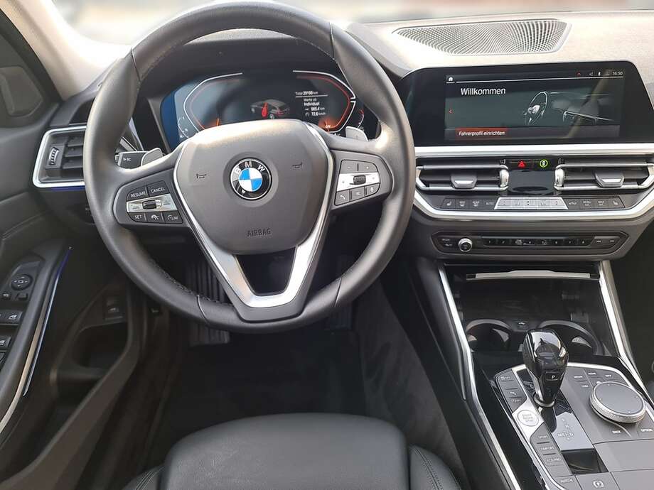BMW 330i (Bild 13/24)