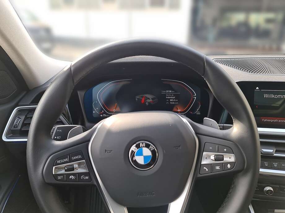 BMW 330i (Bild 14/24)