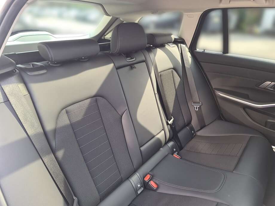 BMW 330i (Bild 18/24)