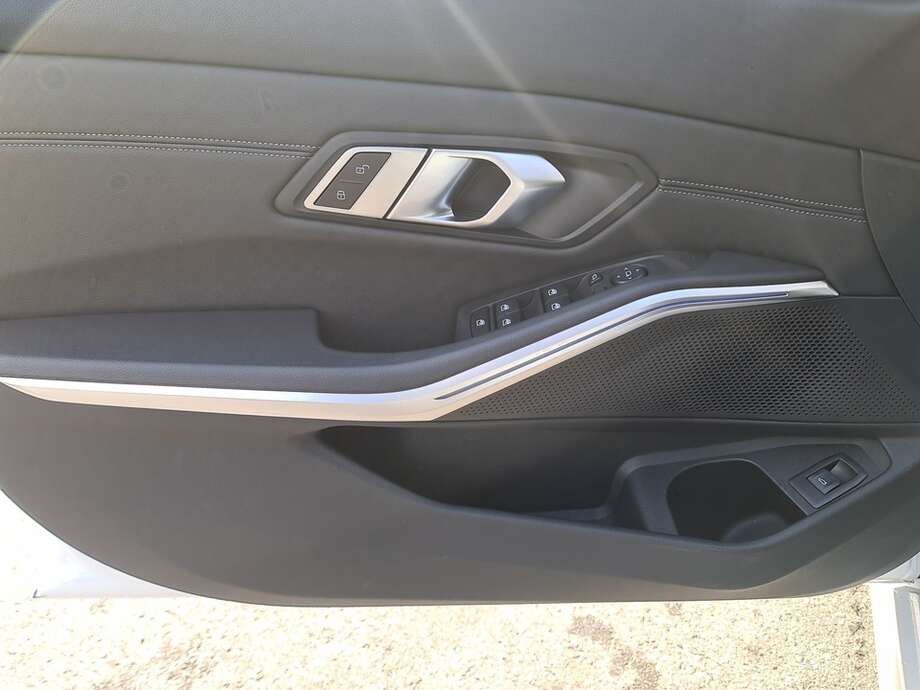 BMW 330i (Bild 22/24)