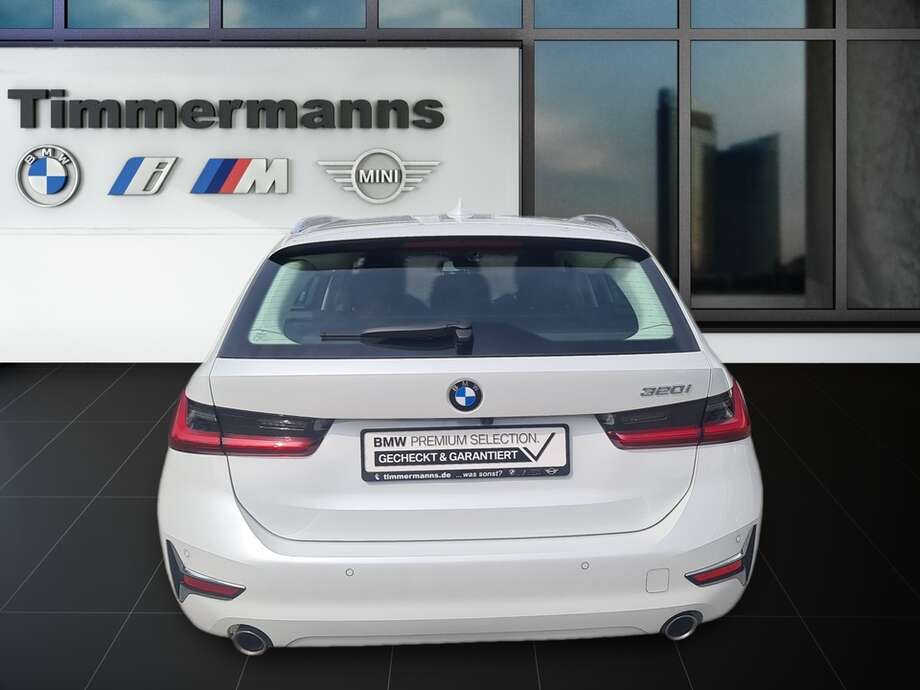 BMW 320i (Bild 4/24)