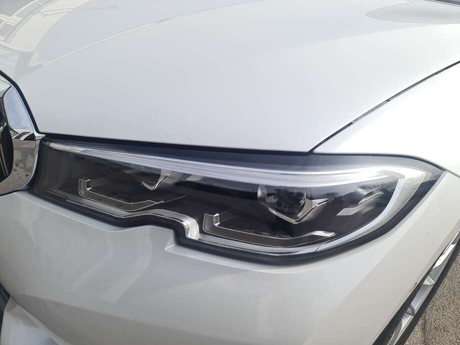 BMW 320i (Bild 8/24)