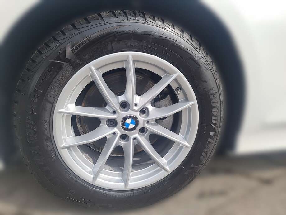 BMW 320i (Bild 9/24)