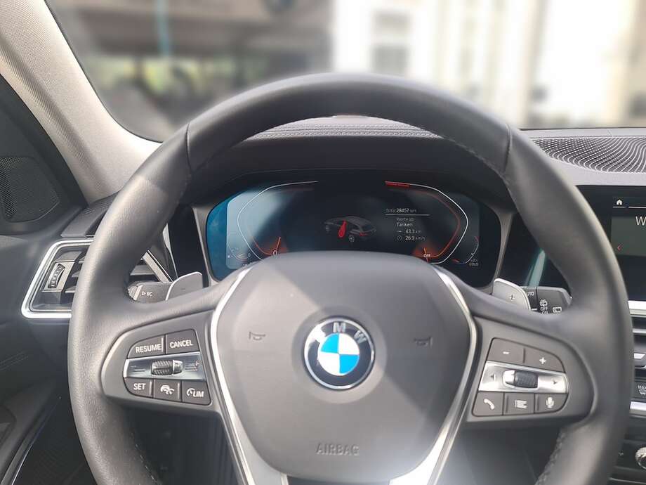 BMW 320i (Bild 14/24)