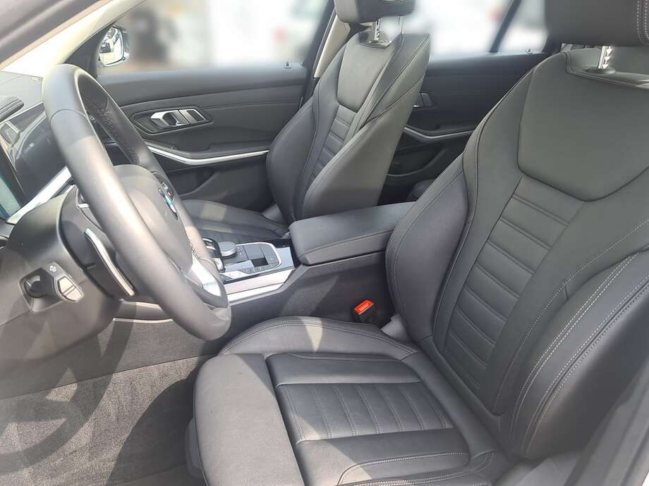 BMW 320i (Bild 16/24)
