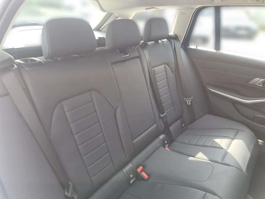 BMW 320i (Bild 18/24)