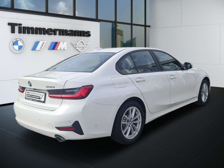 BMW 330i xDrive (Bild 5/24)