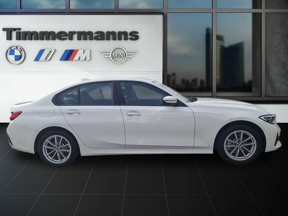BMW 330i xDrive (Bild 6/24)