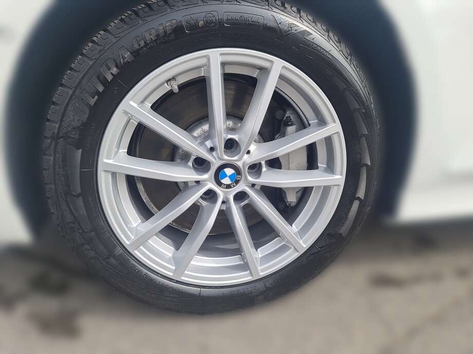 BMW 330i xDrive (Bild 9/24)