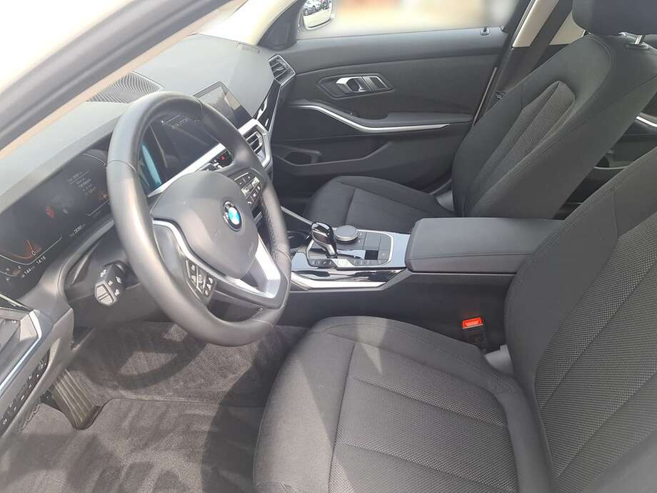 BMW 330i xDrive (Bild 10/24)