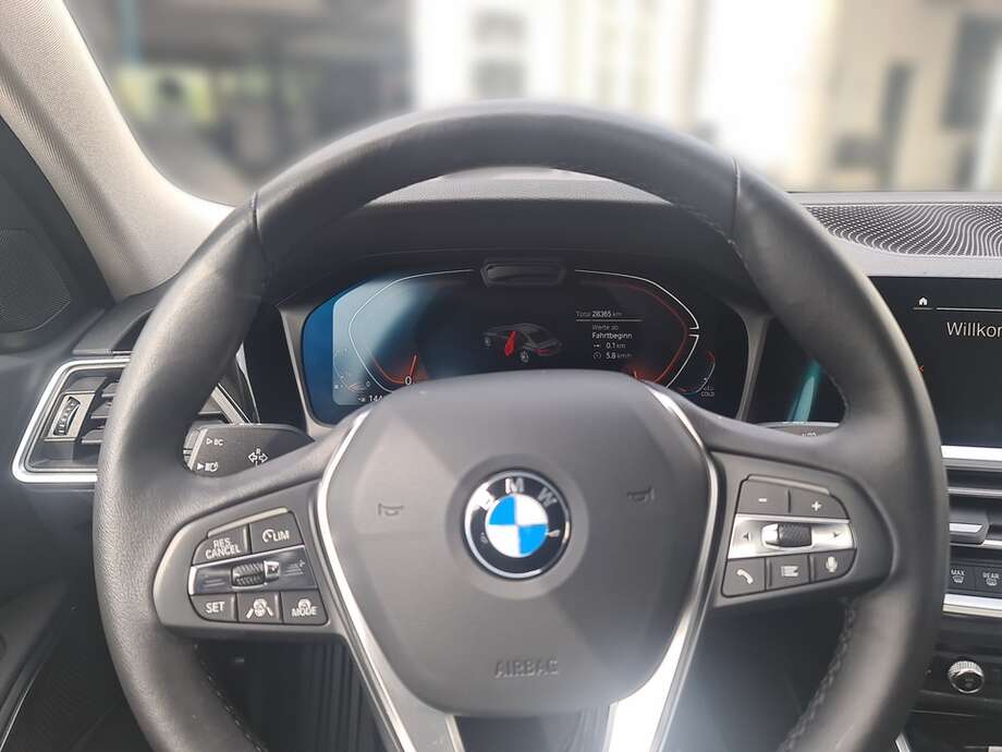 BMW 330i xDrive (Bild 14/24)