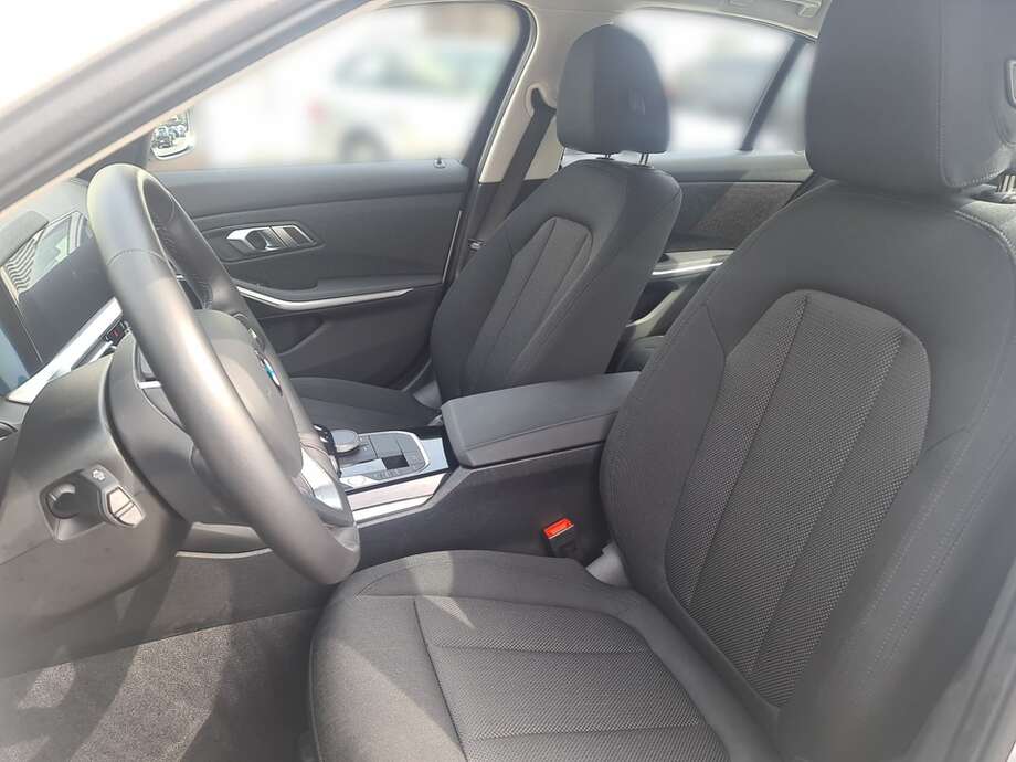 BMW 330i xDrive (Bild 16/24)