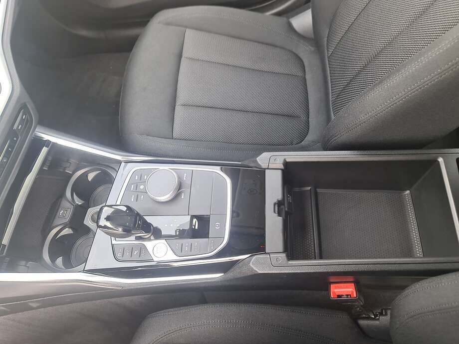 BMW 330i xDrive (Bild 23/24)