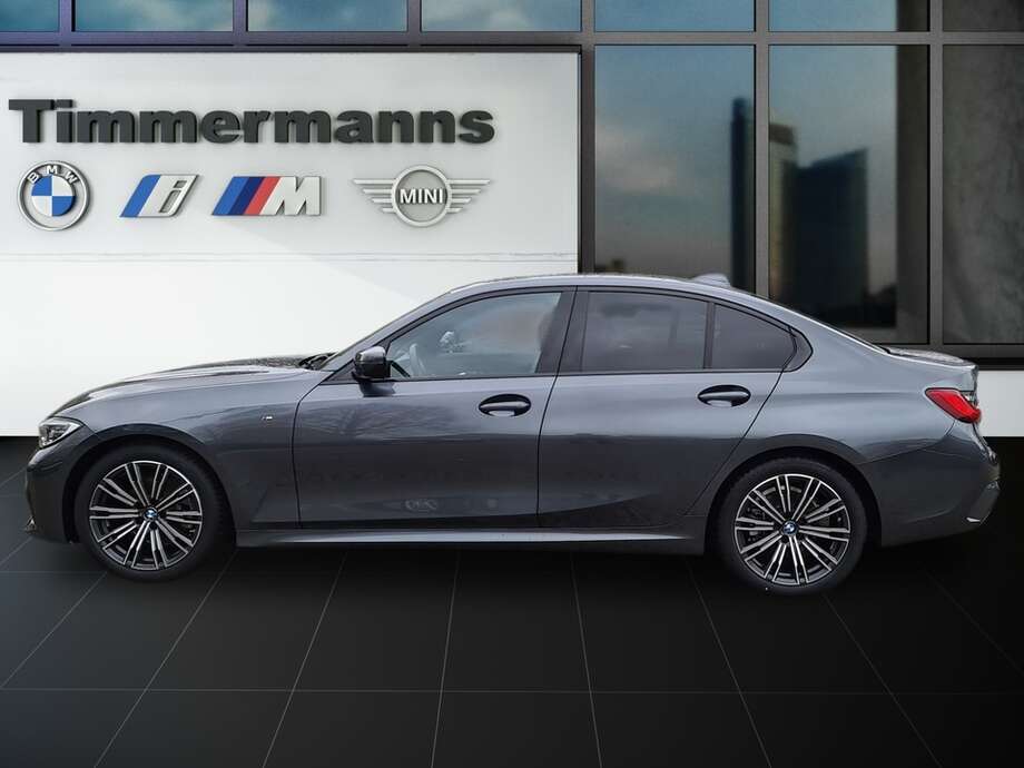 BMW 320d (Bild 2/24)
