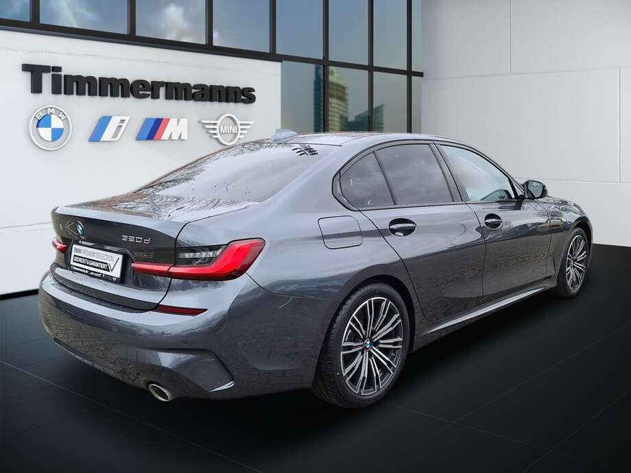 BMW 320d (Bild 5/24)