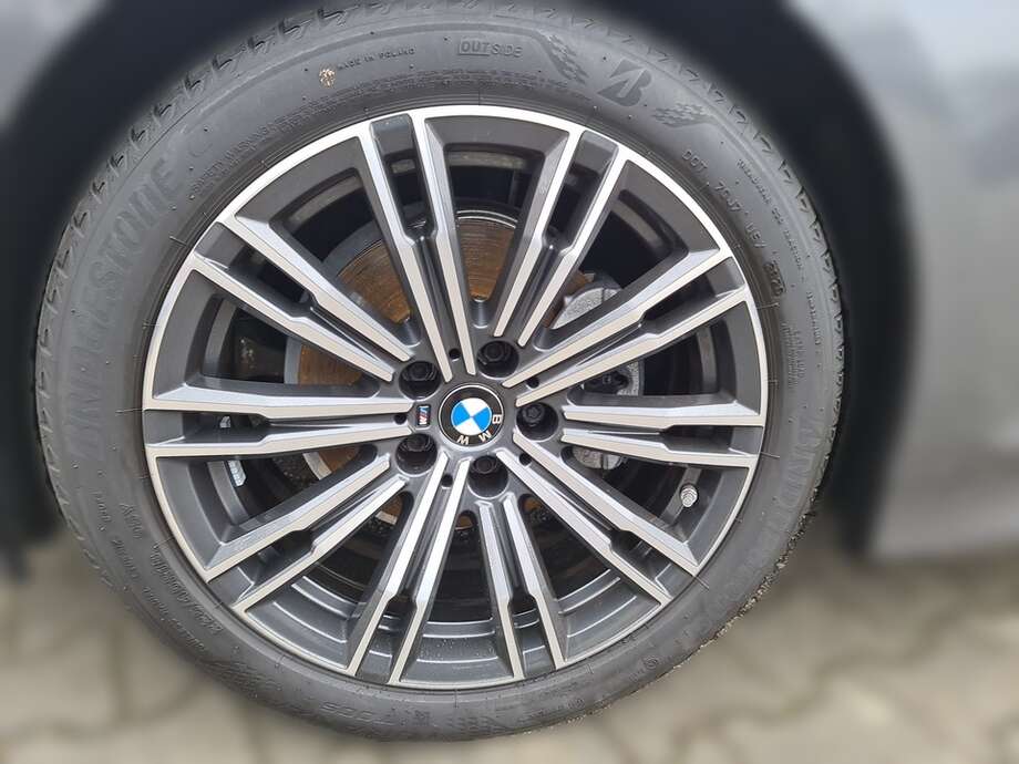 BMW 320d (Bild 9/24)