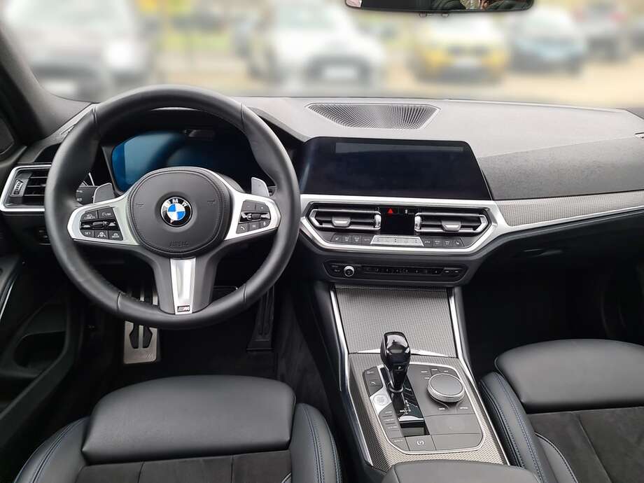 BMW 320d (Bild 11/24)
