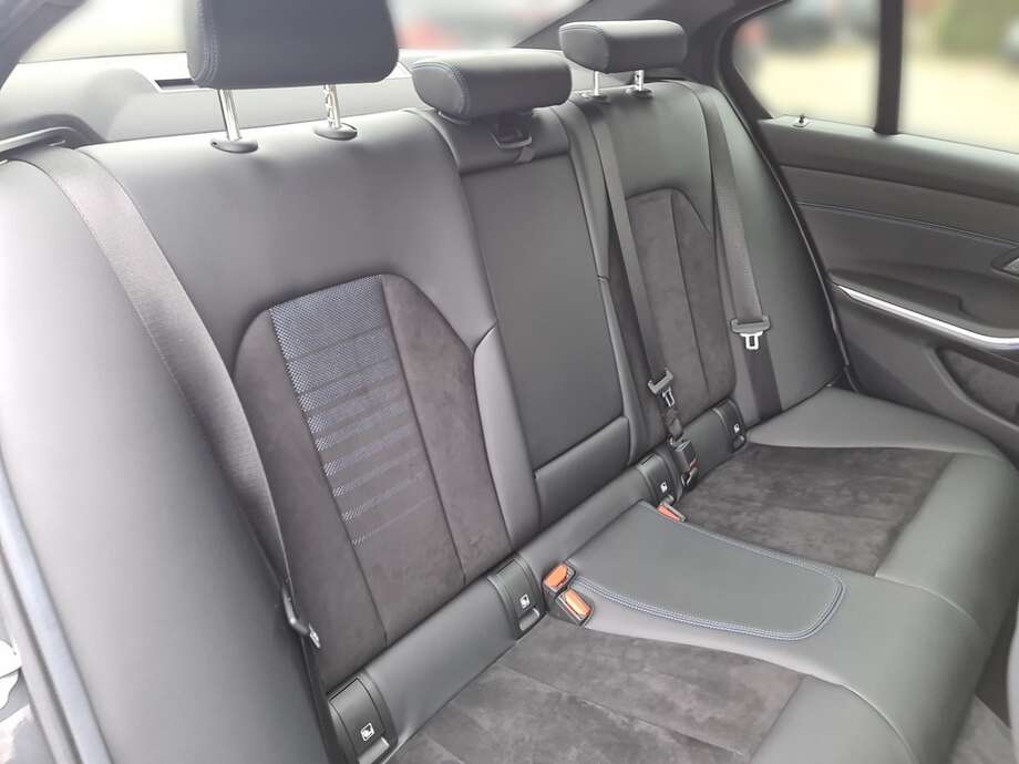 BMW 320d (Bild 18/24)