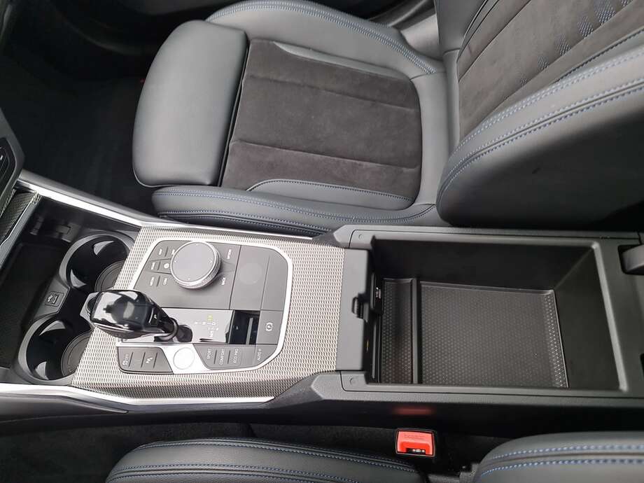 BMW 320d (Bild 23/24)