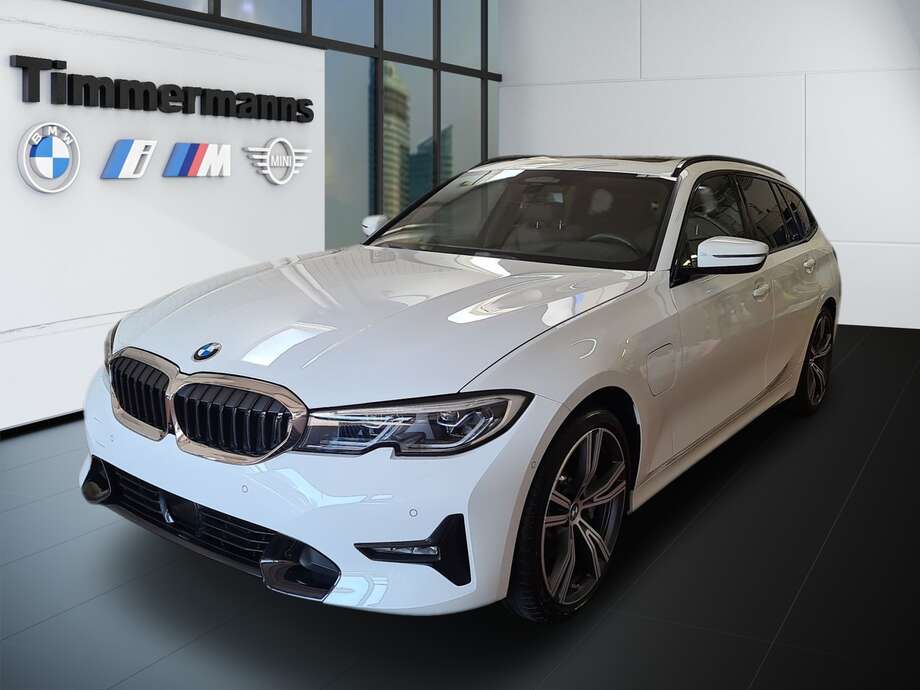 BMW 330e (Bild 1/24)