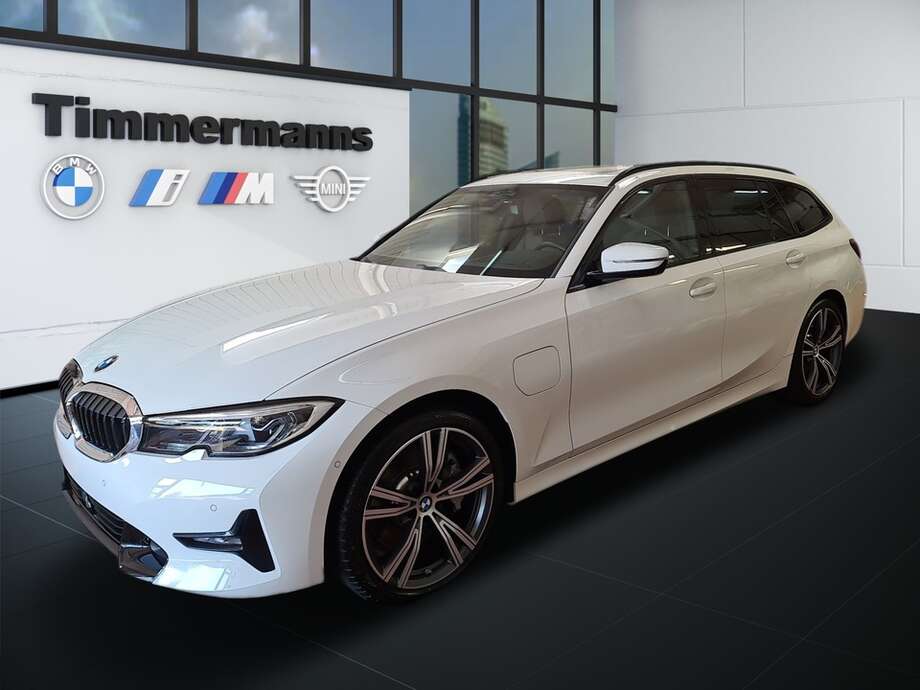 BMW 330e (Bild 2/24)