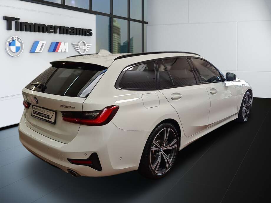 BMW 330e (Bild 5/24)