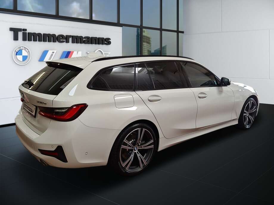 BMW 330e (Bild 6/24)