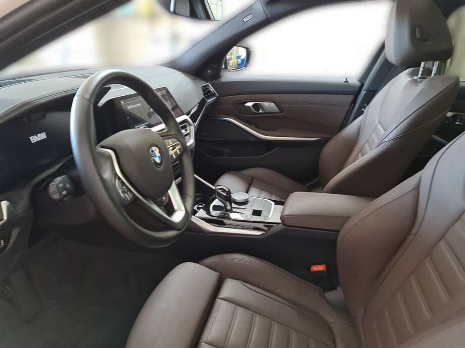 BMW 330e (Bild 10/24)