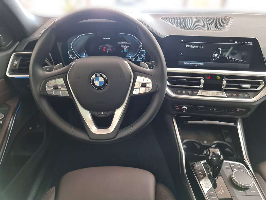 BMW 330e (Bild 13/24)