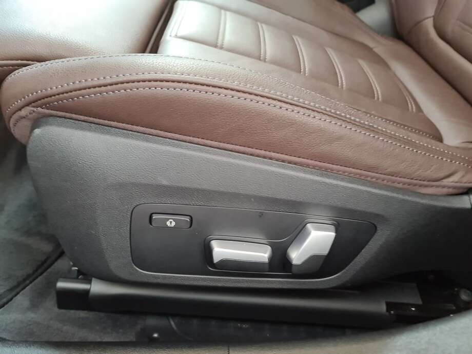BMW 330e (Bild 17/24)