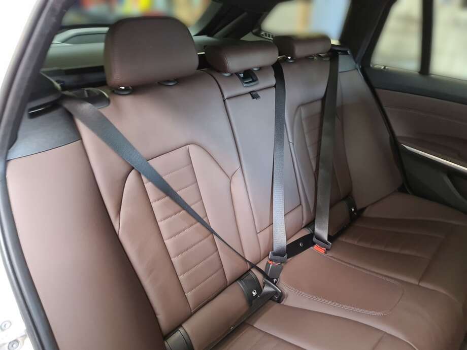BMW 330e (Bild 18/24)