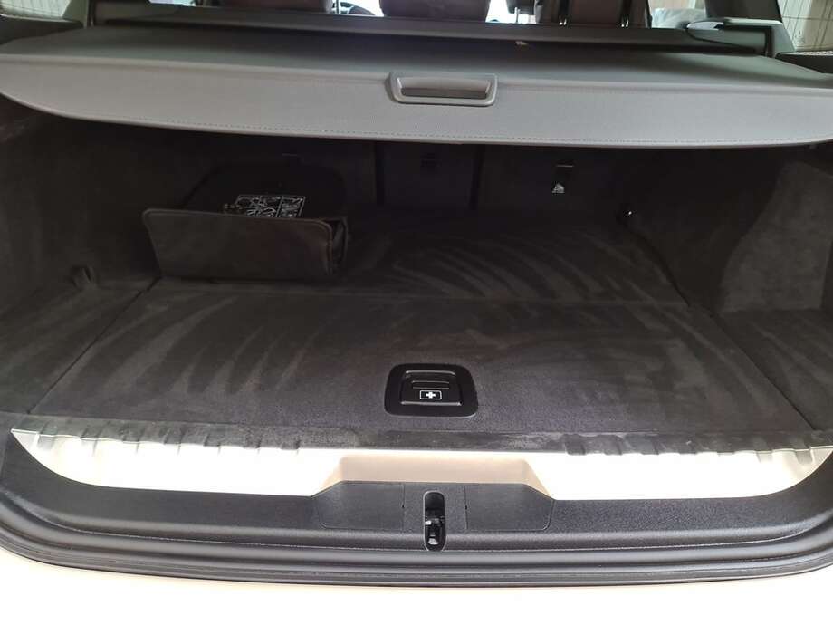 BMW 330e (Bild 20/24)