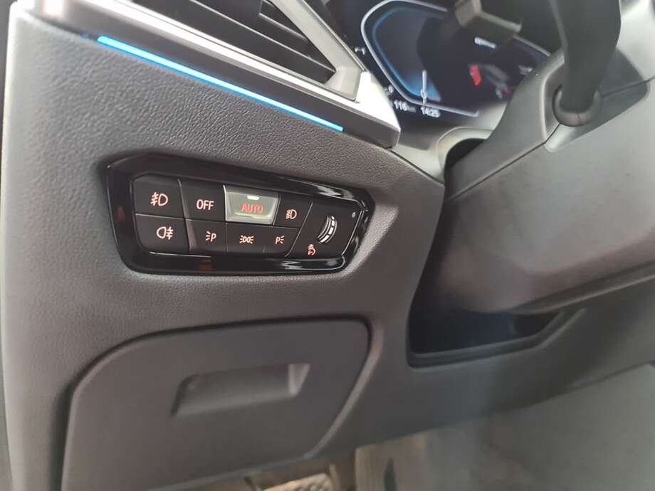 BMW 330e (Bild 23/24)
