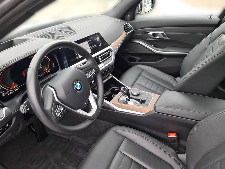 BMW 320d xDrive (Bild 10/24)
