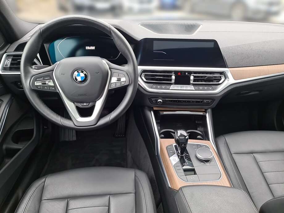 BMW 320d xDrive (Bild 11/24)