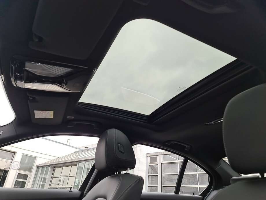 BMW 320d xDrive (Bild 23/24)