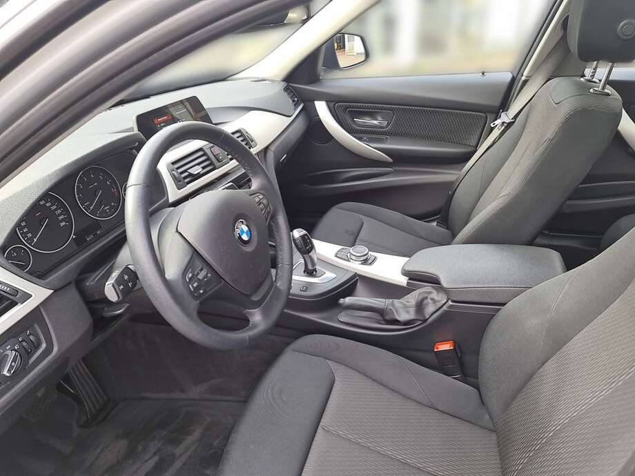 BMW 318i (Bild 10/24)
