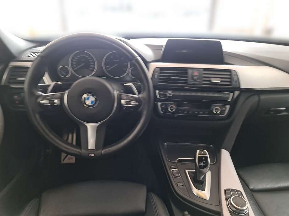 BMW 320d (Bild 11/24)