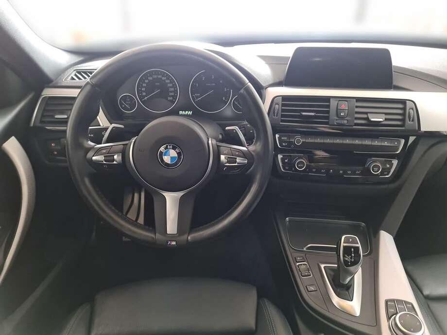 BMW 320d (Bild 12/24)
