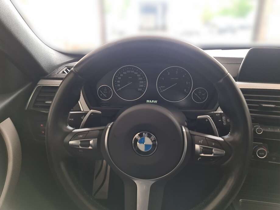 BMW 320d (Bild 14/24)
