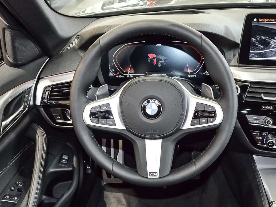 BMW 520d xDrive (Bild 8/16)