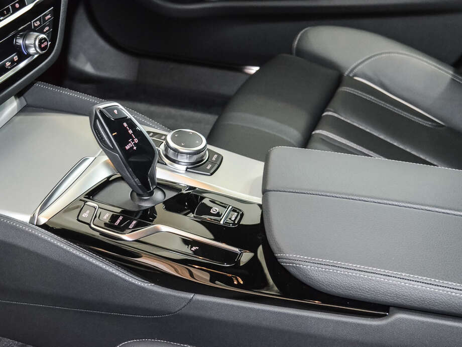 BMW 520d xDrive (Bild 10/16)
