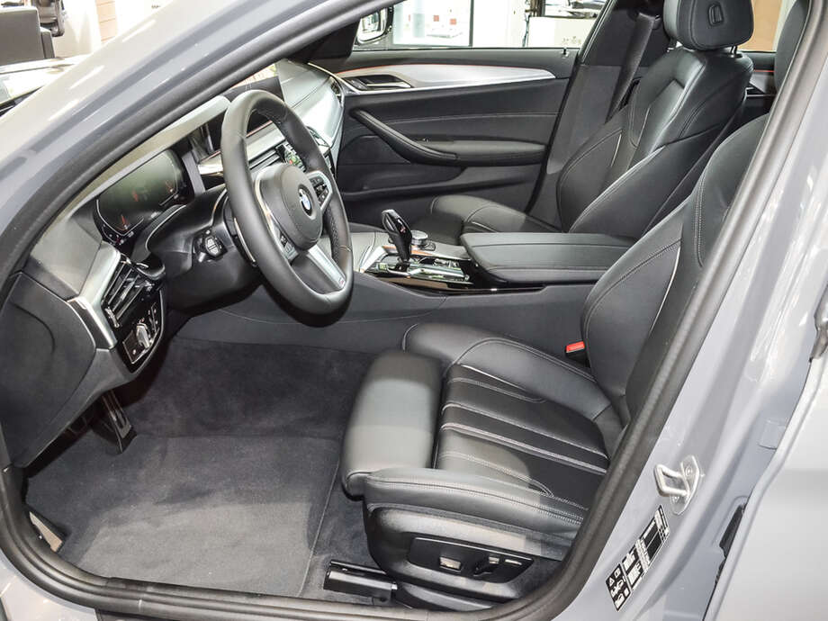 BMW 520d xDrive (Bild 12/16)